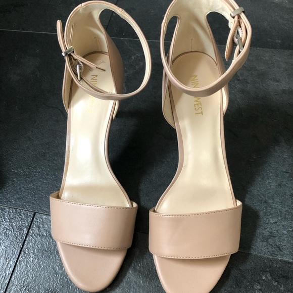 Nine West nude pump sandals - Picture 3 of 5
